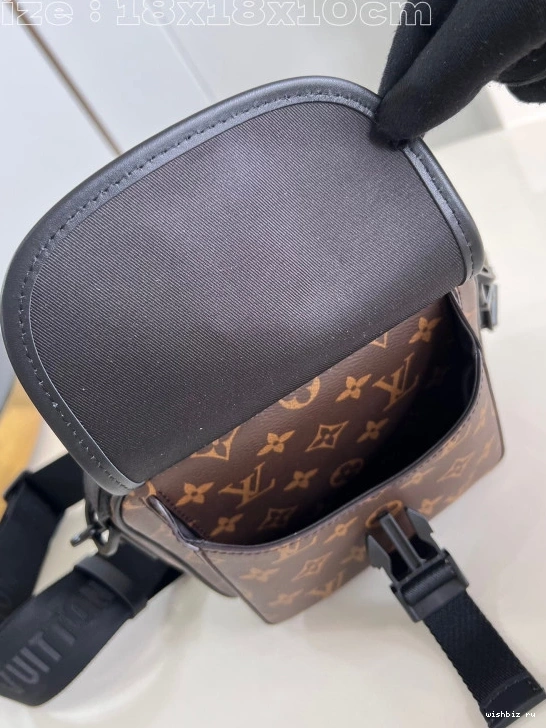 WIS Trail LOUIS Messenger-18*18*10CM VUITTON 1028